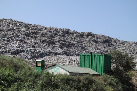 По дорозі до звалища натрапляю на перший об,єкт невідомого призначення