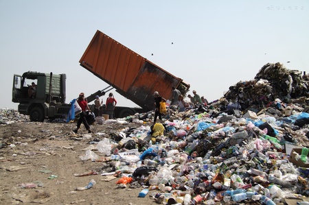 Серед "мисливців за сміттям" є й діти